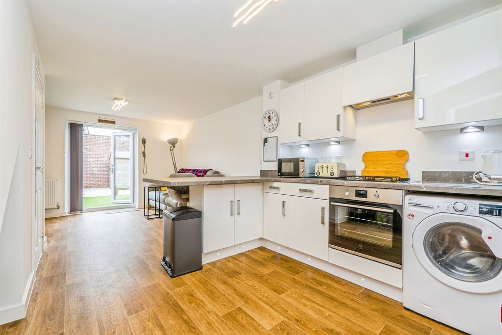 Property photo 2 of 17