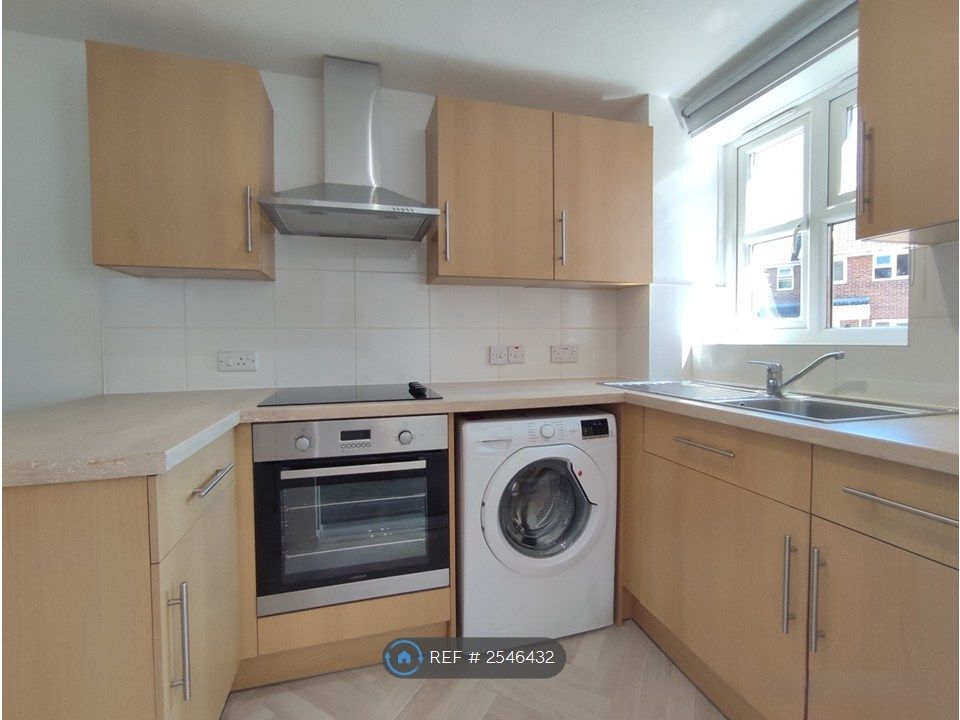 Property photo 3 of 8 Kitchen