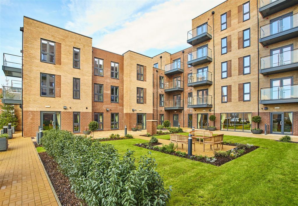 Property photo 1 of 8 Radford House External.Jpg
