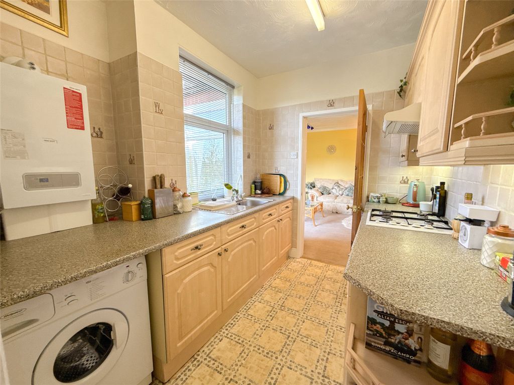 Property photo 3 of 31 Kitchen