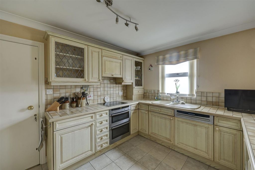 Property photo 2 of 18 Kitchen Diner