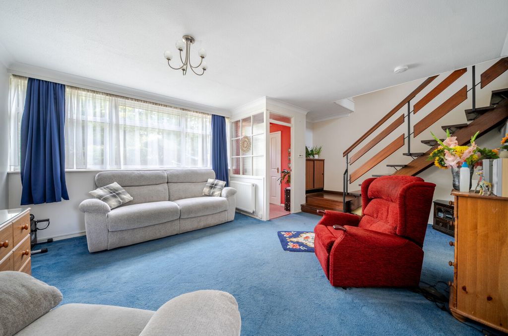 Property photo 3 of 11 1349314-10-68B988...