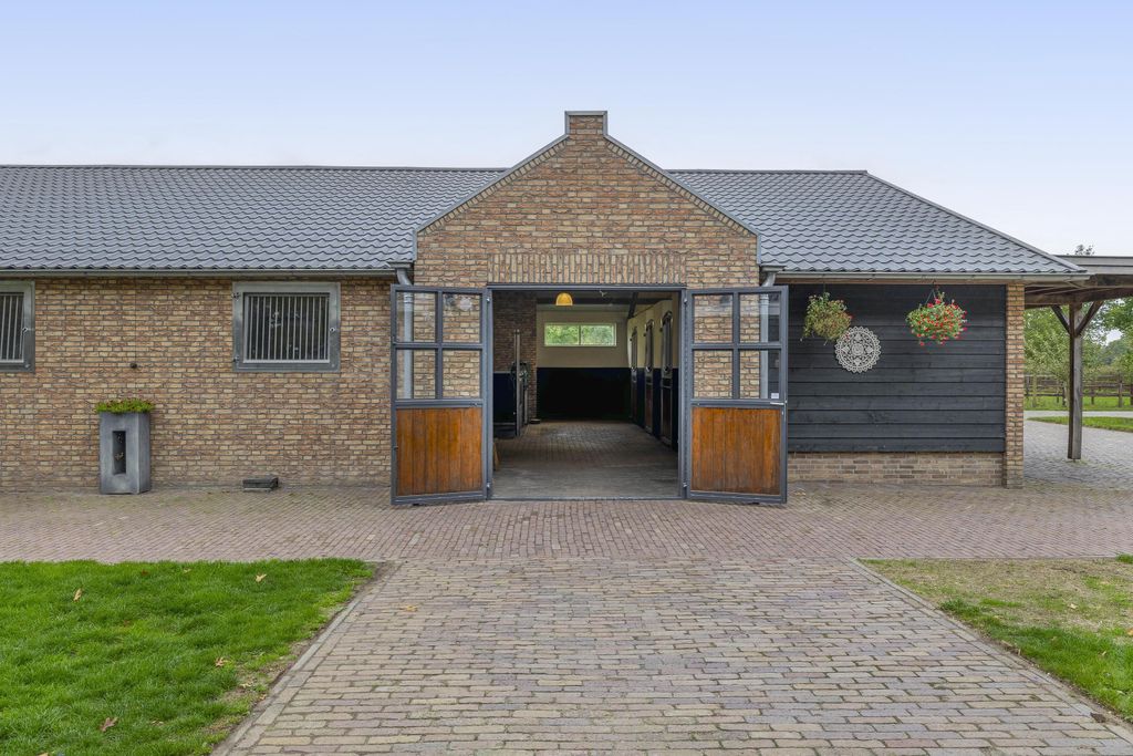 Property photo 3 of 56