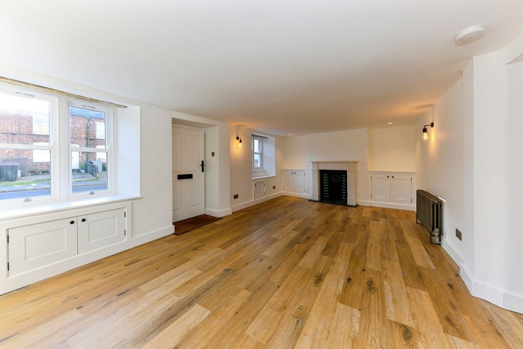 Property photo 3 of 21