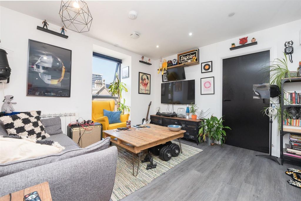 Property photo 3 of 13 Flat-18-28-Baldwin-Street-Bs1-12.Jpg