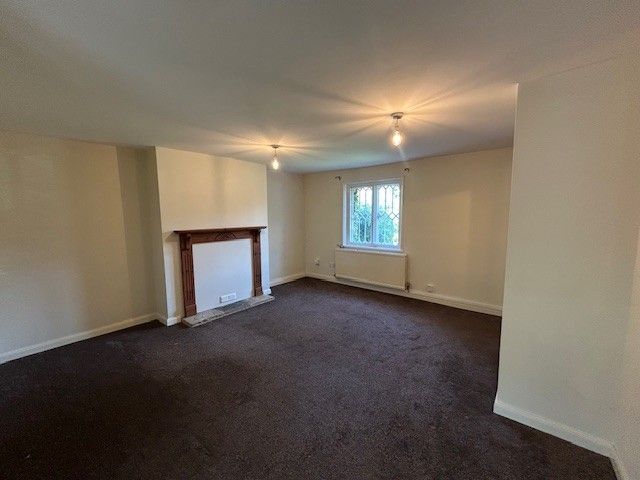 Property photo 3 of 8 Lounge