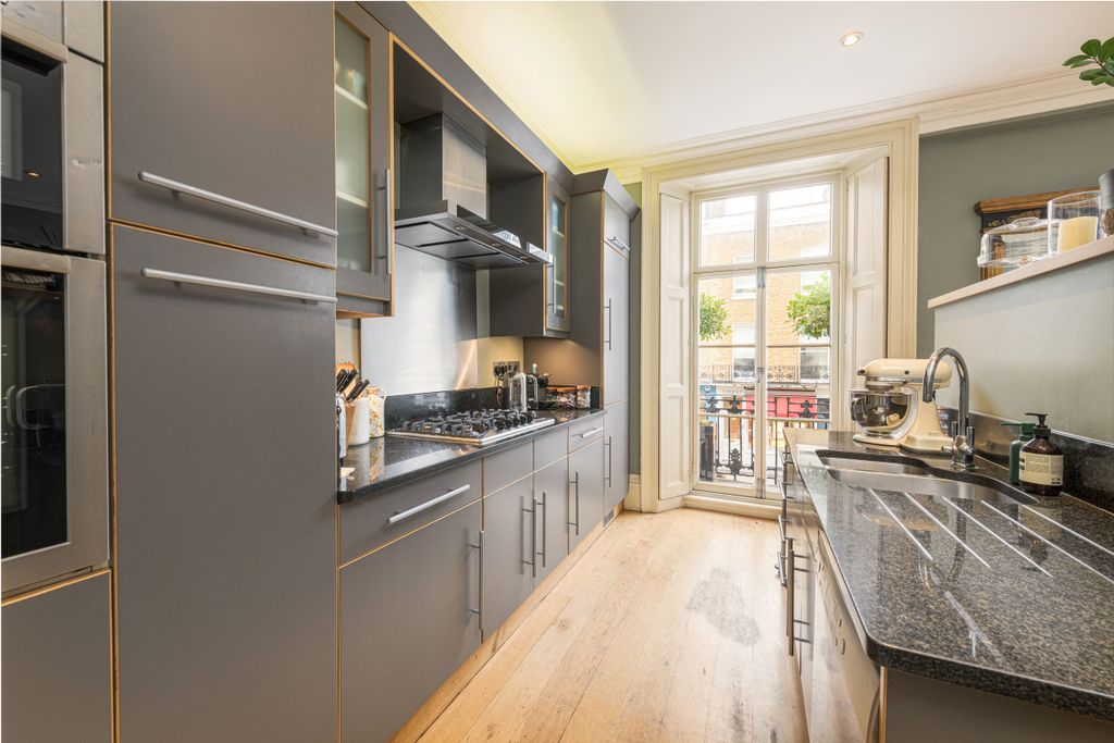 Property photo 3 of 18