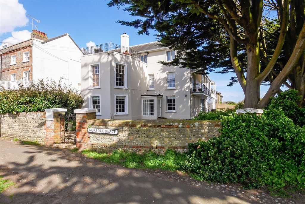 Property photo 1 of 19 P1090857.Jpg