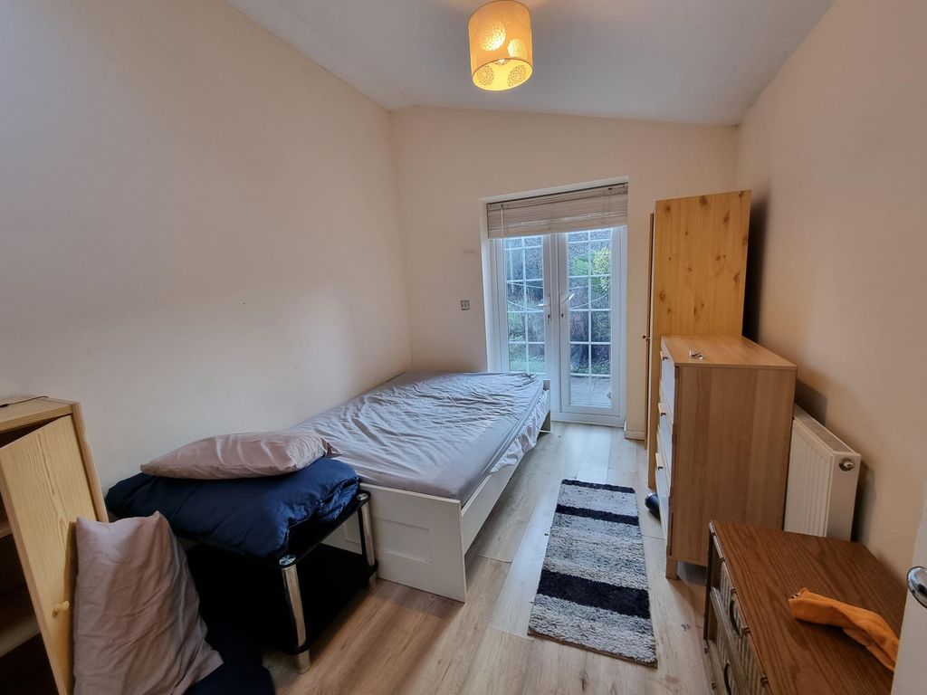 Property photo 1 of 4
