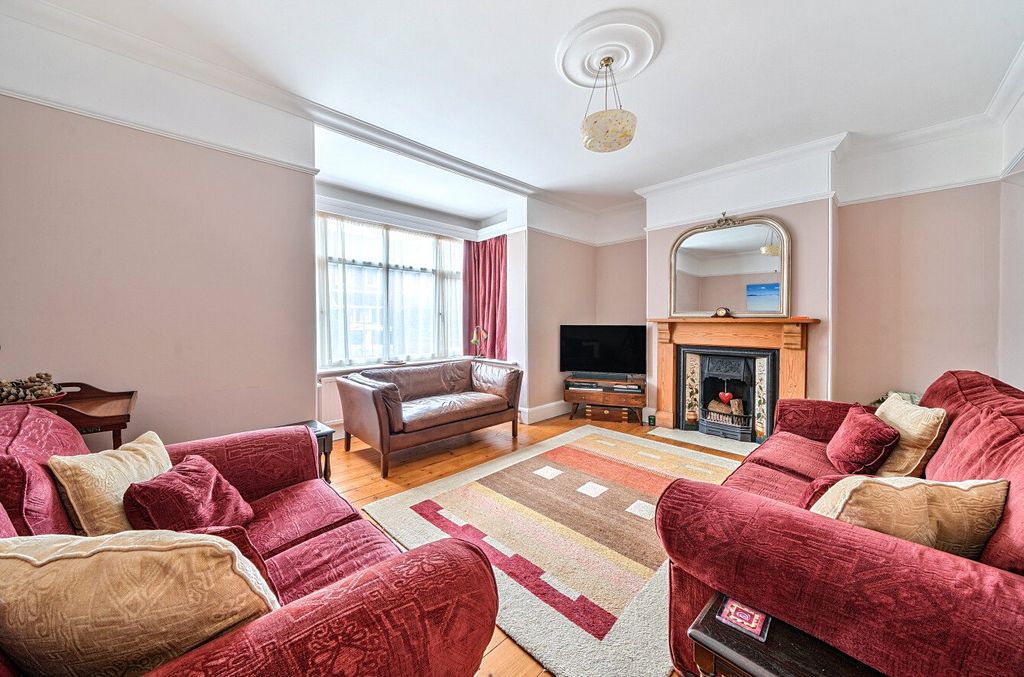 Property photo 3 of 19 Living Room