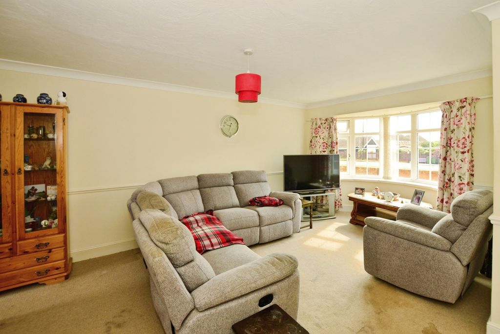 Property photo 3 of 17 Photo