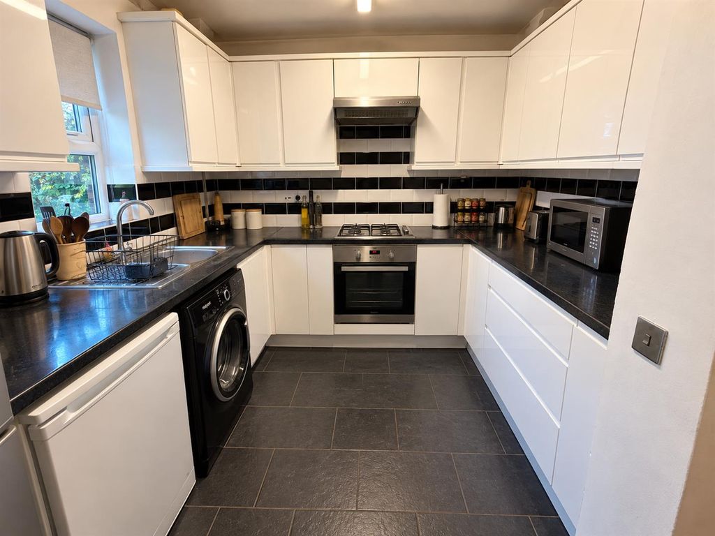Property photo 2 of 8 Kitchen 1.Png