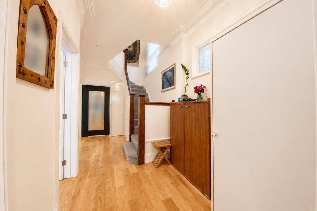Property photo 3 of 18 Hallway.Png