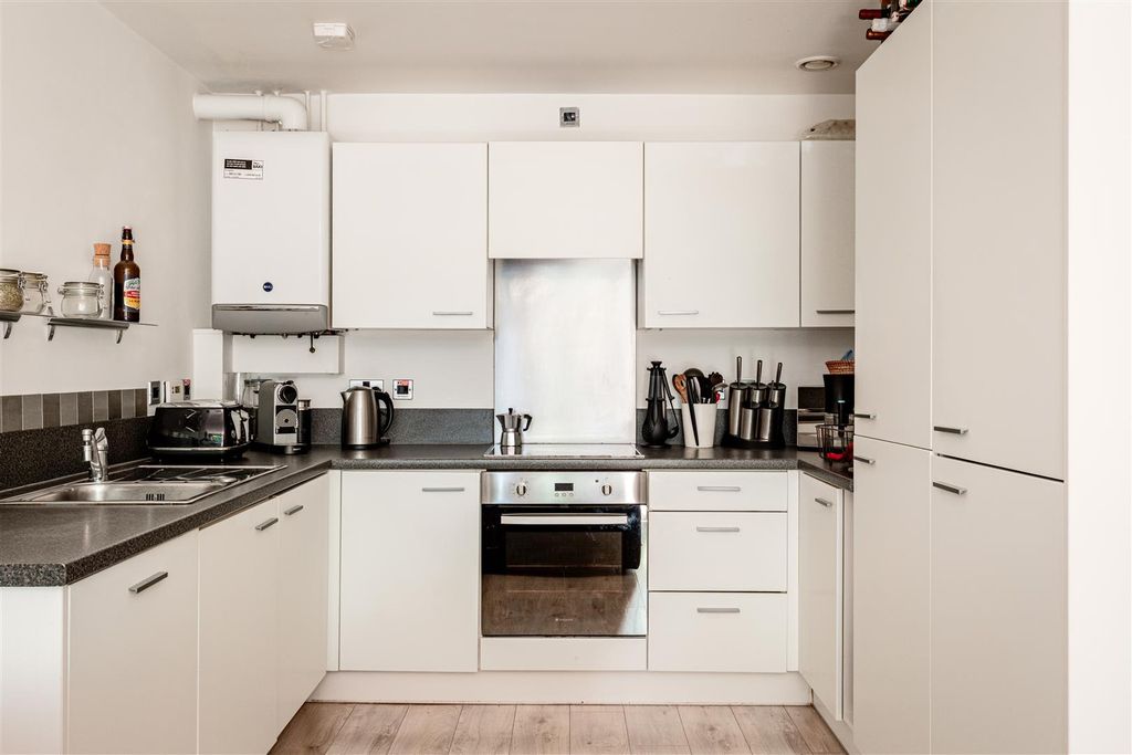 Property photo 3 of 9 Trevanion Road-3.Jpg