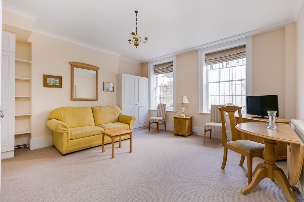 Property photo 1 of 5
