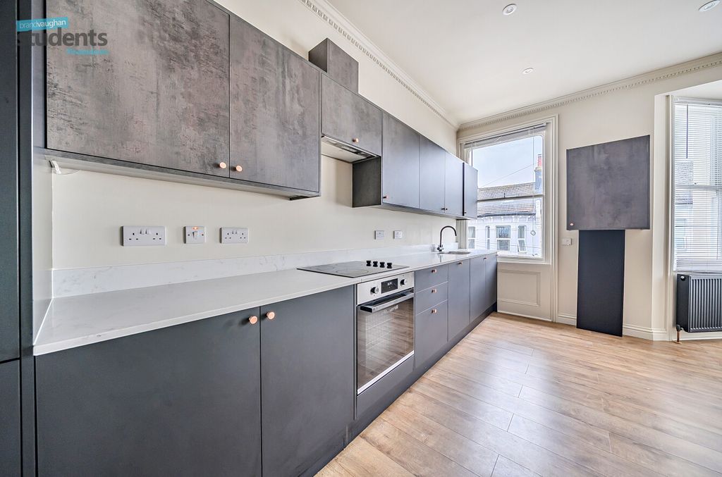 Property photo 2 of 10 d6E0F0A3-06F5-437...