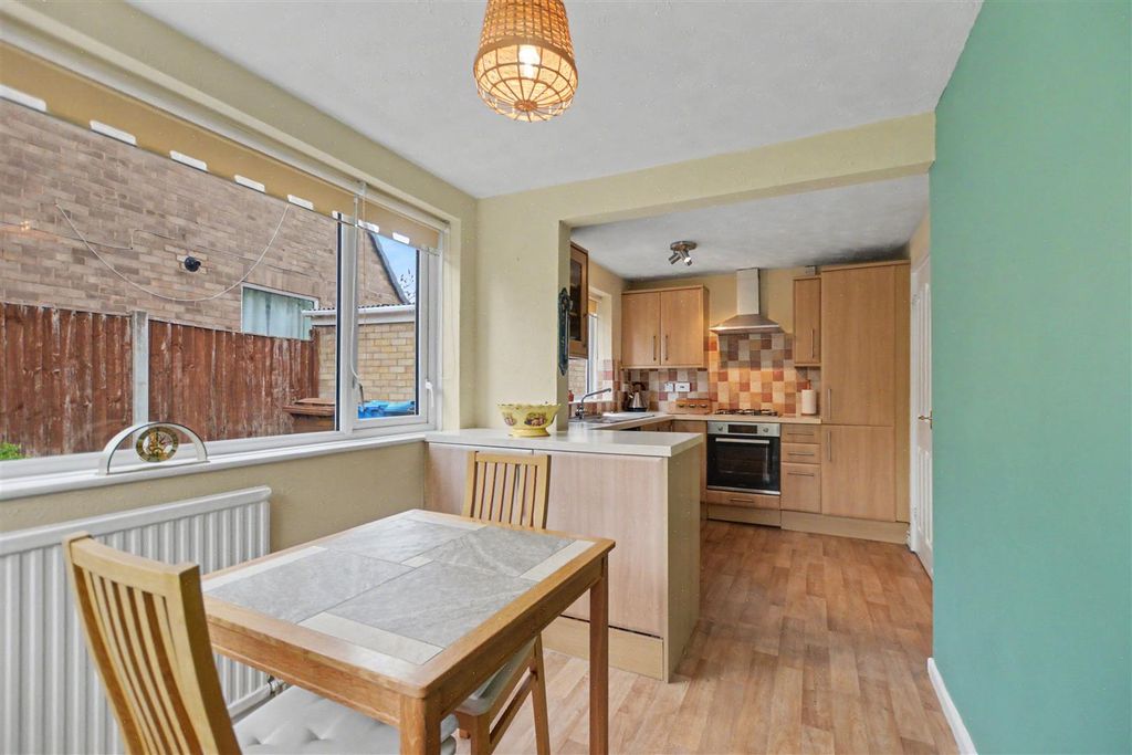 Property photo 3 of 18 Kitchen