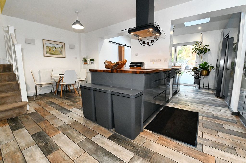 Property photo 2 of 26