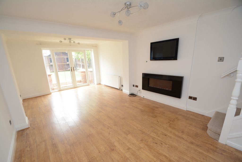 Property photo 2 of 16 Lounge