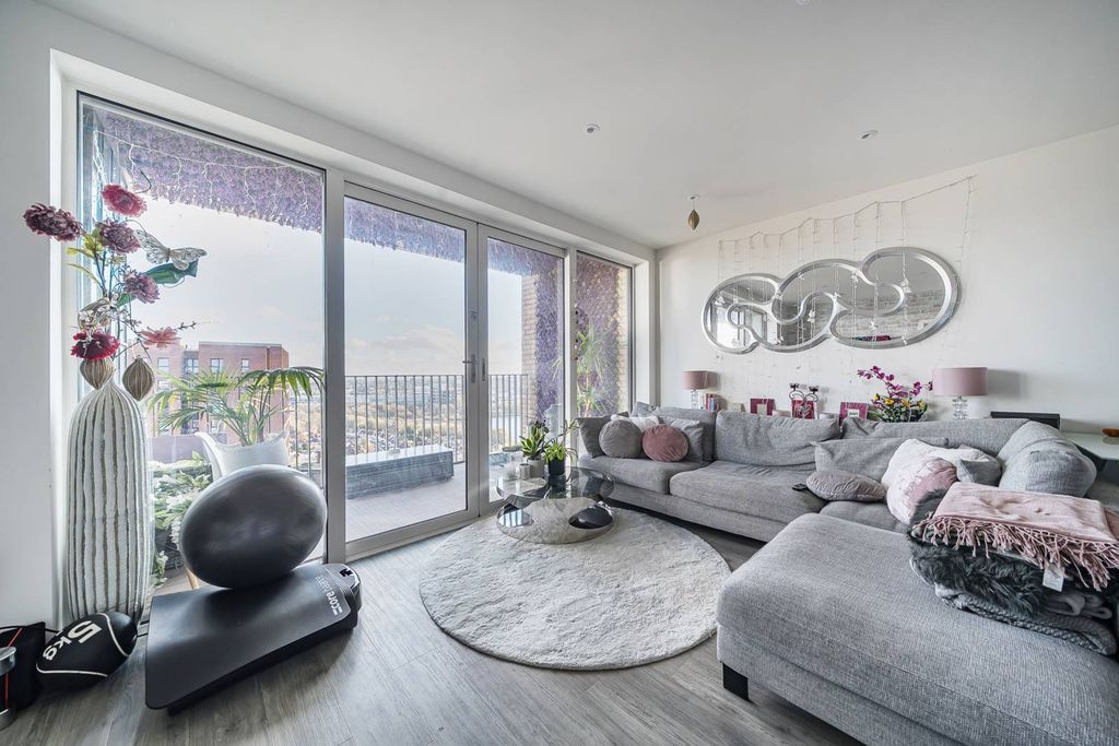 Property photo 3 of 11