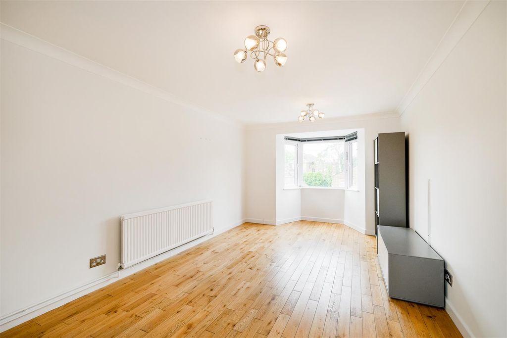 Property photo 2 of 18 6 Albert House-8.Jpg
