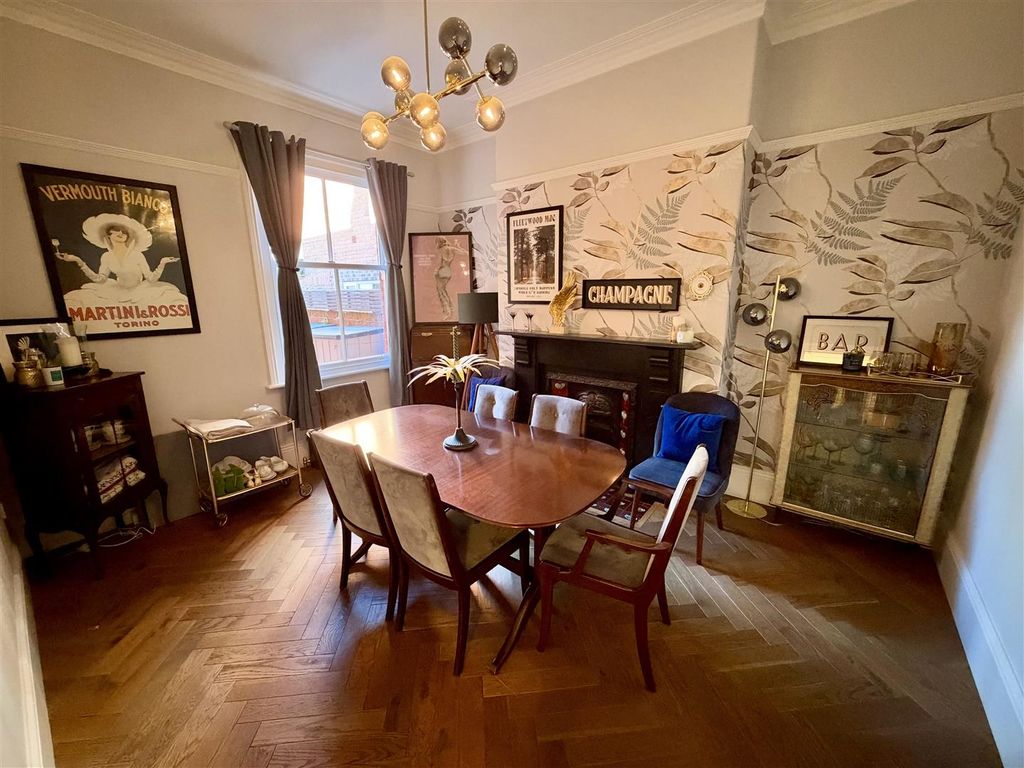 Property photo 3 of 19 Dining Room