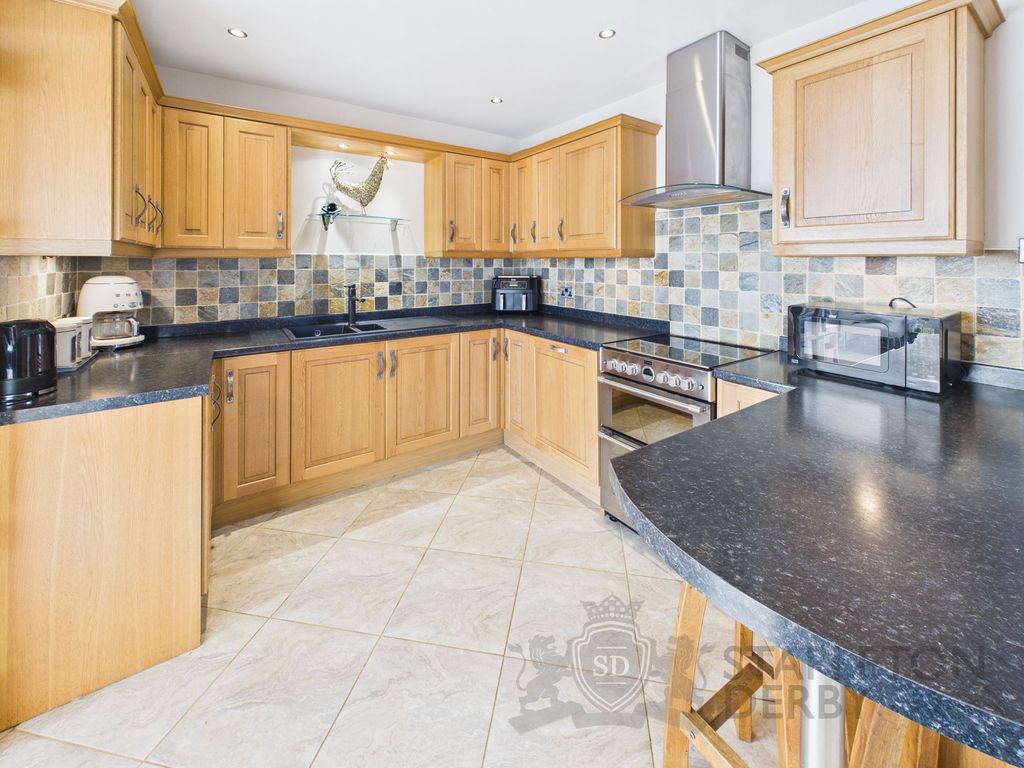 Property photo 3 of 32
