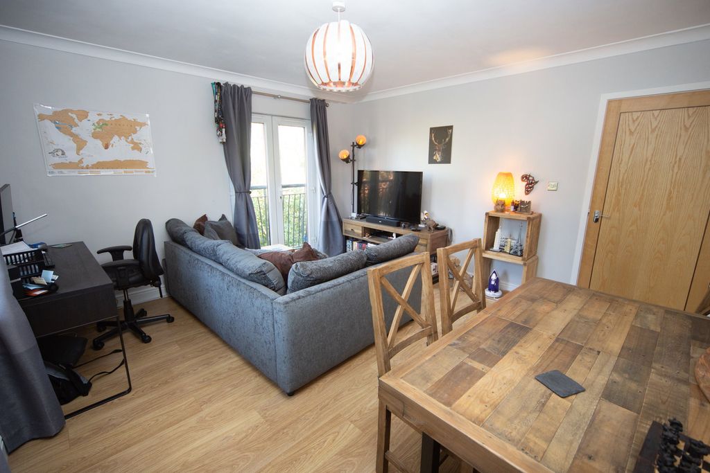 Property photo 3 of 11