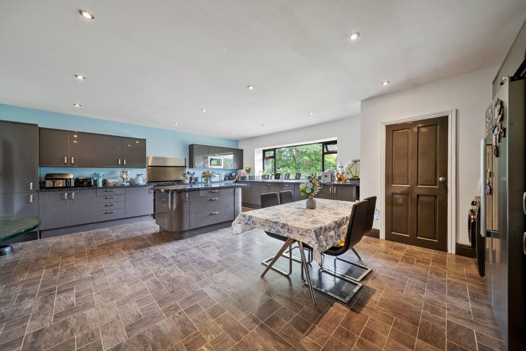 Property photo 3 of 27 Picture No. 26