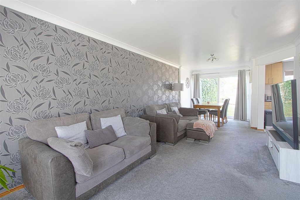 Property photo 3 of 15 Lounge.Jpg