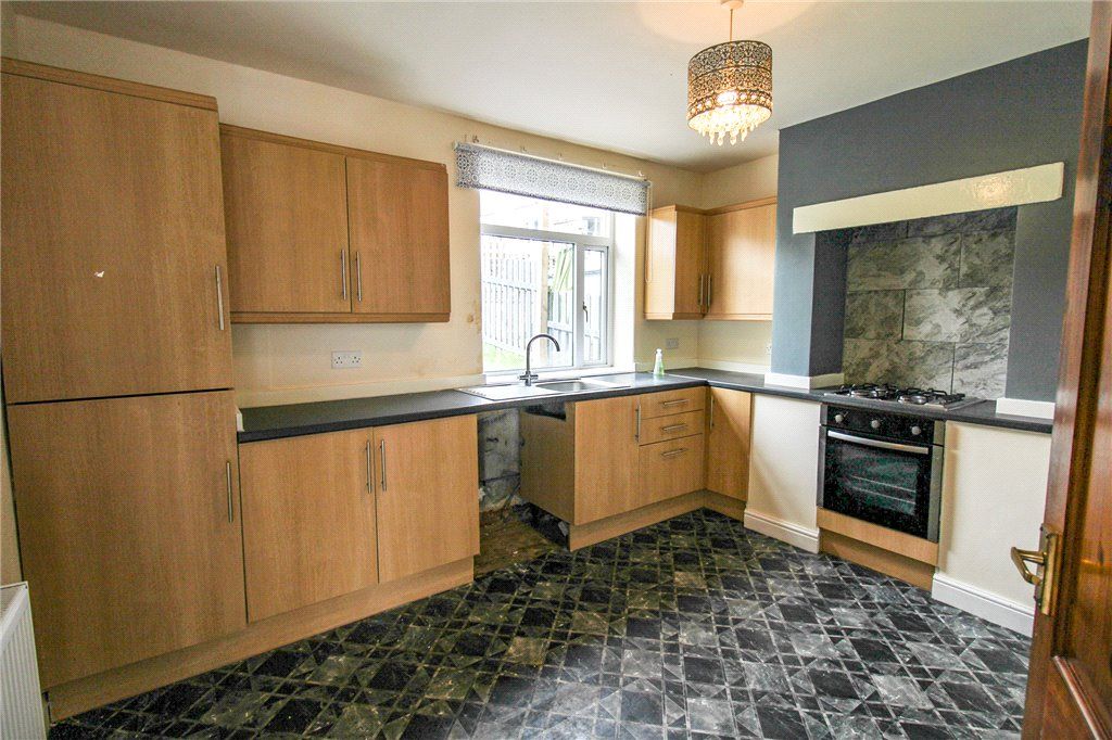Property photo 3 of 8 Kitchen