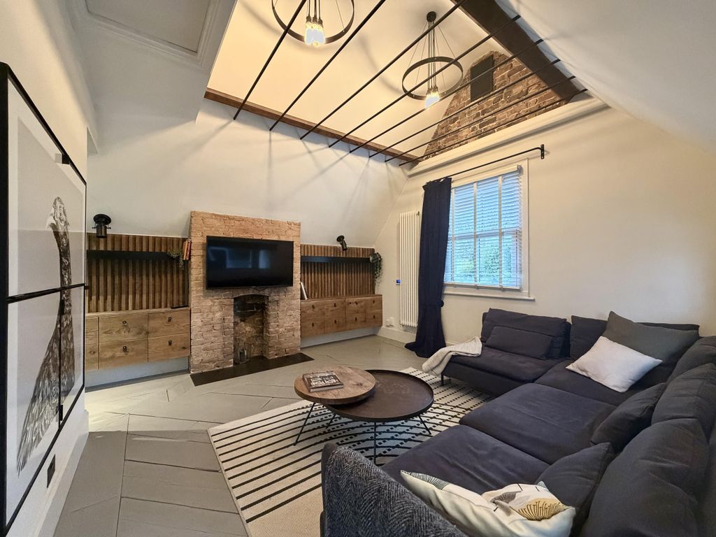 Property photo 1 of 16 Collett Road