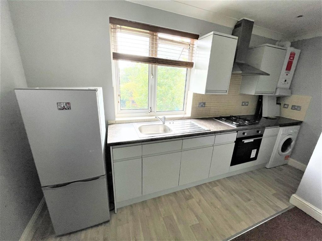 Property photo 2 of 7 Kitchen.Jpg