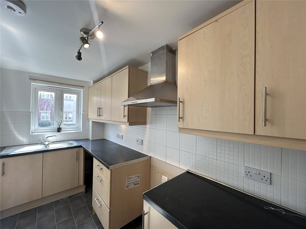 Property photo 2 of 8 Picture No. 11
