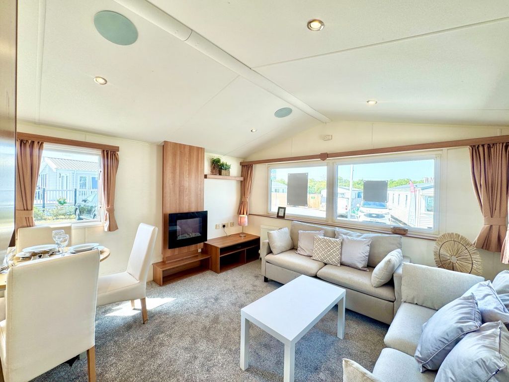 Property photo 3 of 10 Willerby Caledonia 2015 Vs771219 138984816.Jpeg