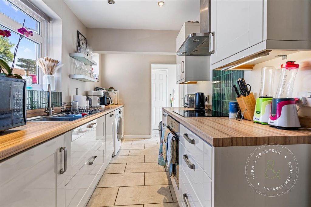 Property photo 2 of 35 King George V Dr E (1).Jpg
