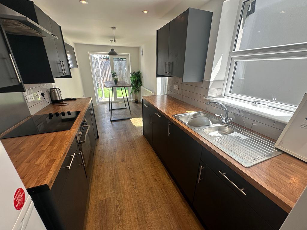 Property photo 3 of 15 Kitchen