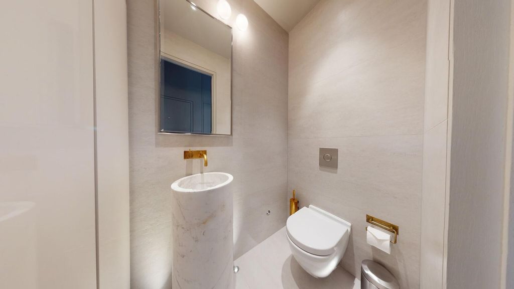 Property photo 3 of 8 WC