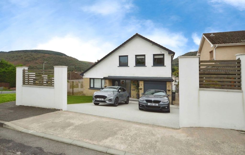 Property photo 1 of 25