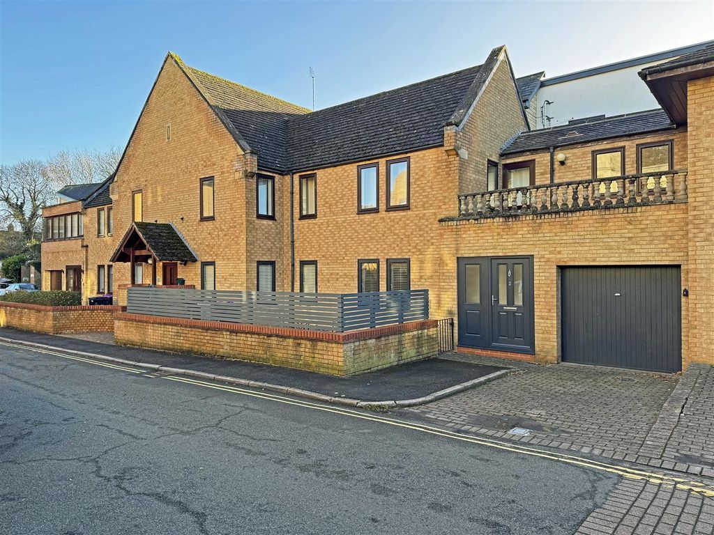 Property photo 1 of 10 Welland Mews, Stamford