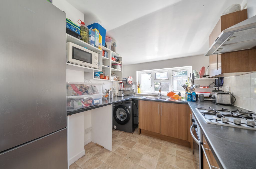 Property photo 3 of 12 1488504-7-6A551Ea...