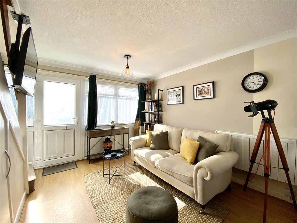 Property photo 3 of 13 E1E1493C-36C3-4Cce-831B-Abeac473Fdec.Jpeg