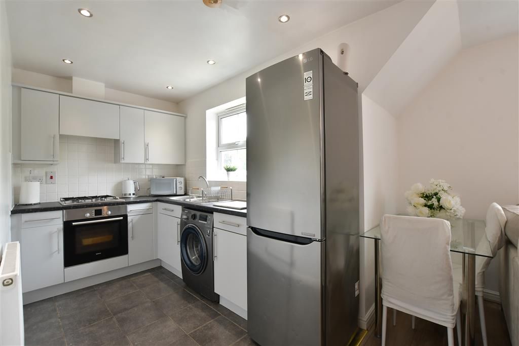 Property photo 3 of 9 Kitchen
