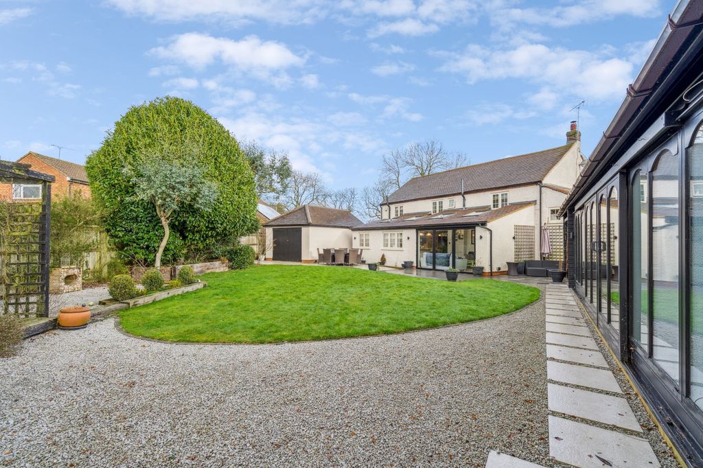 Property photo 1 of 52