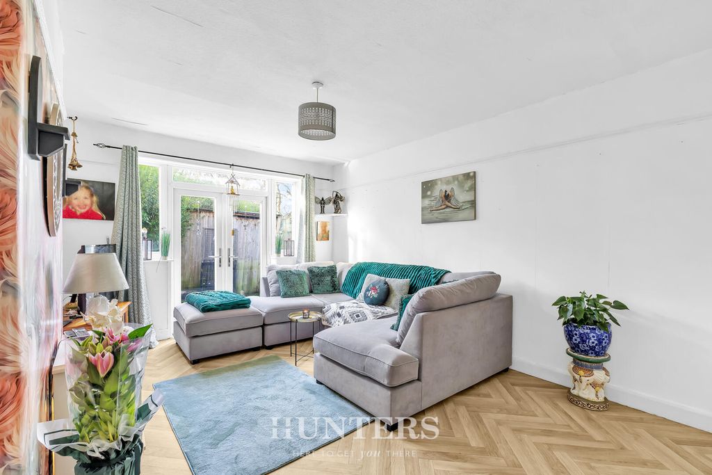 Property photo 2 of 18 Living Room