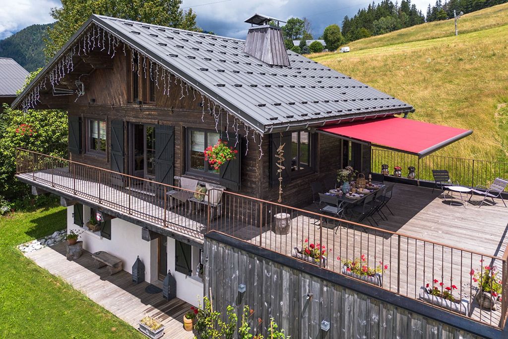 Property photo 1 of 15 4 Bedroom Welcoming Chalet - Ski In Ski Out