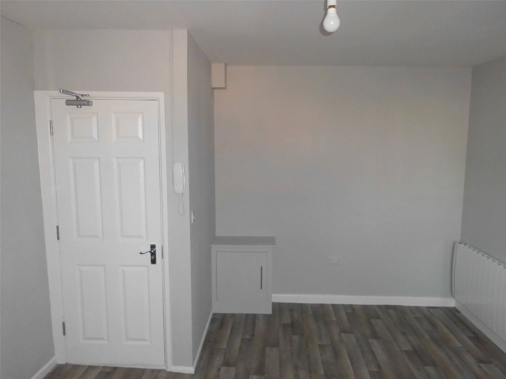 Property photo 3 of 4 Picture No. 04