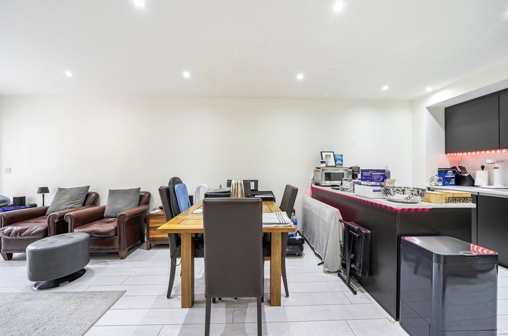 Property photo 3 of 19 1456541-17-69Fb6A...