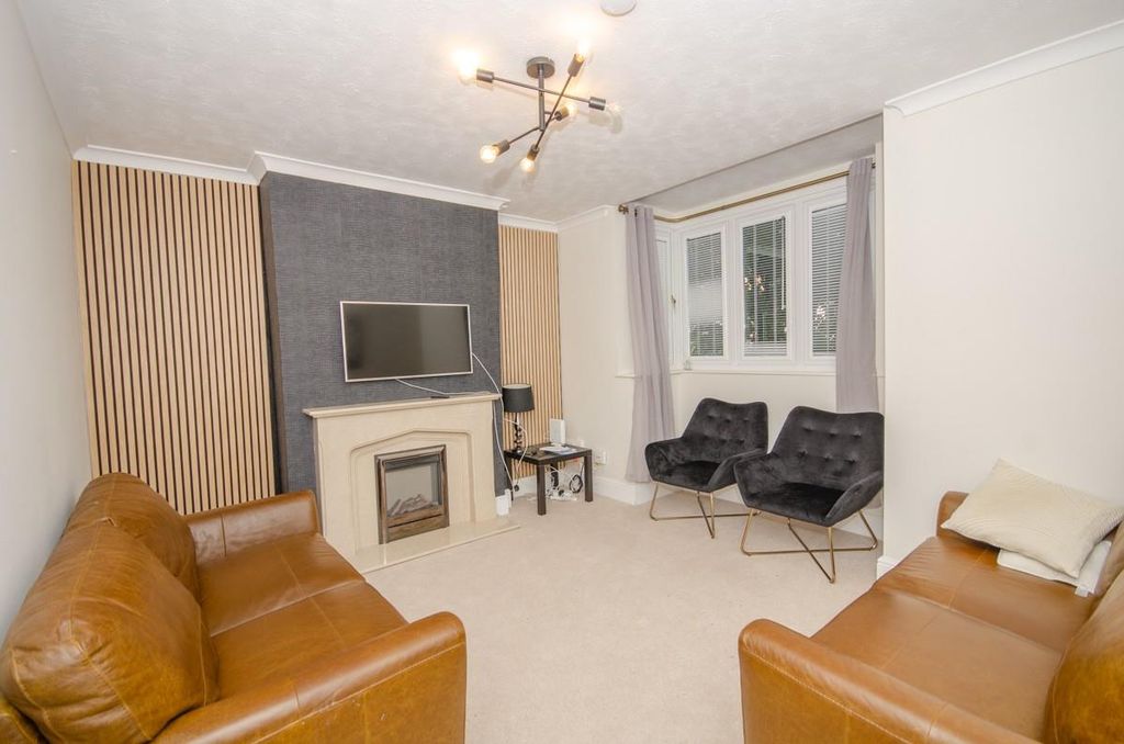 Property photo 3 of 20 Lounge.Jpg