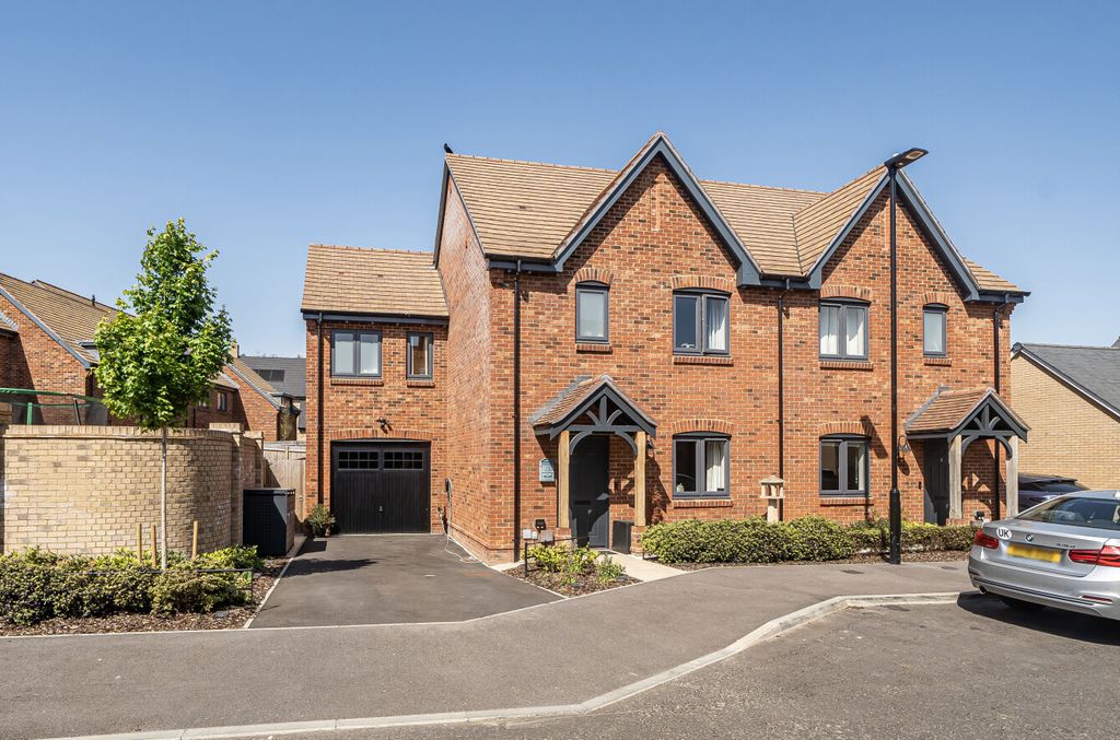 Property photo 1 of 12 1454434-35-69F489...